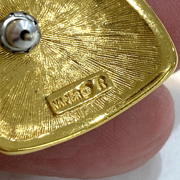 Vintage Napier pierced earrings gold tone & cream enamel finish mod shell shapes - Picture 4 of 5